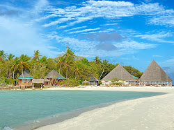 Gangehi Island Resort'in fotoğrafı geniş bir kıyı şeridi ile birlikte