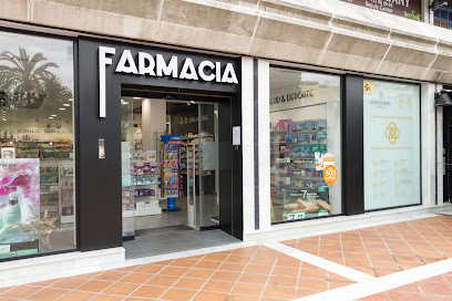 Foto de Farmacia Guadalmina 12 H.