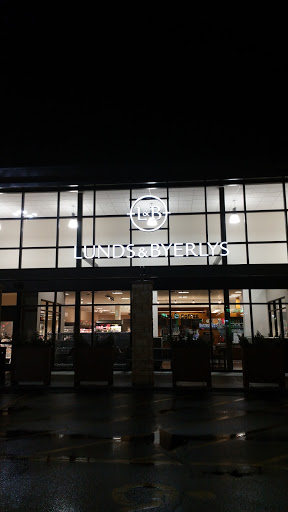 Grocery Store «Lunds & Byerlys Navarre», reviews and photos, 3333 Shoreline Dr, Navarre, MN 55392, USA