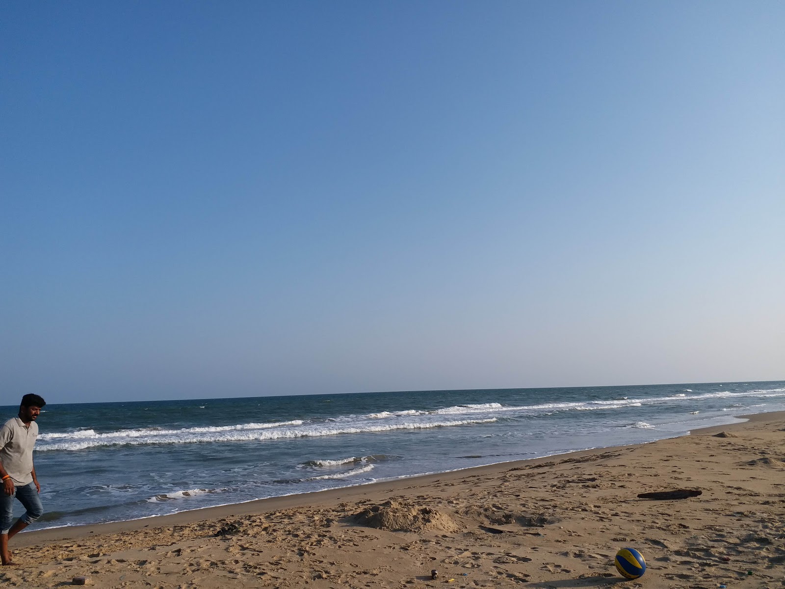 Foto de Kanathur Beach con parcialmente limpio nivel de limpieza