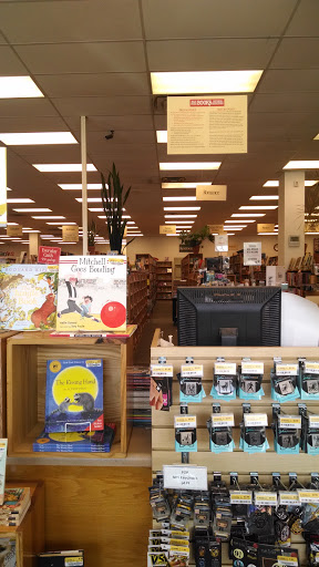 Book Store «Half Price Books», reviews and photos, 711 N Hwy 67, Cedar Hill, TX 75104, USA