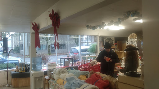 Thrift Store «Albany Helping Hands Thrift Store», reviews and photos, 705 SE 1st Ave, Albany, OR 97321, USA