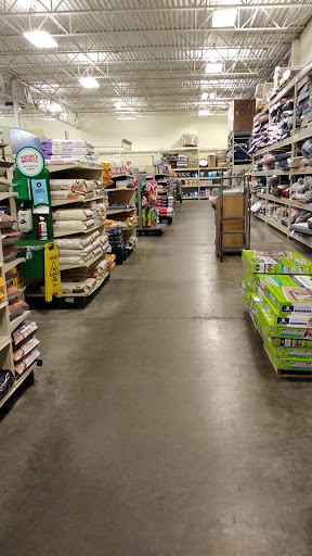 Pet Supply Store «PetSmart», reviews and photos, 3211 Peoples St, Johnson City, TN 37604, USA