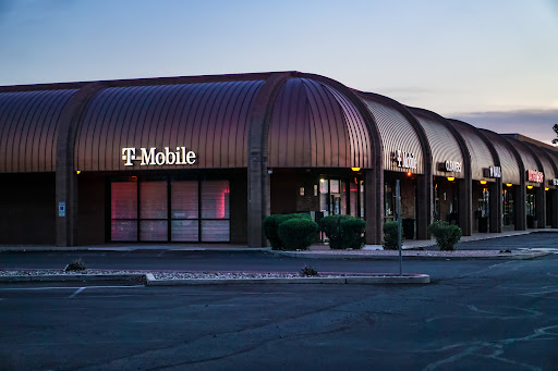 T-Mobile, 6811 W Peoria Ave Suite 115, Peoria, AZ 85345, USA, 
