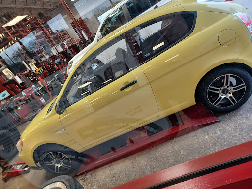 Tire Shop «Discount Tire Store», reviews and photos, 8219 Research Blvd, Austin, TX 78758, USA