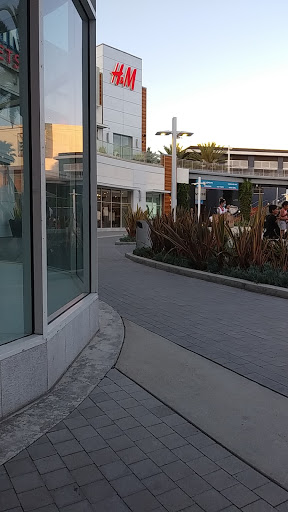 Clothing Store «H&M», reviews and photos, 37 Aquarium Way, Long Beach, CA 90802, USA