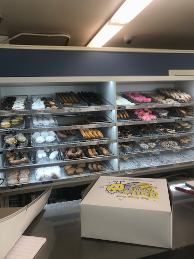 Donut Shop «Neils Donuts», reviews and photos, 83 N Turnpike Rd, Wallingford, CT 06492, USA