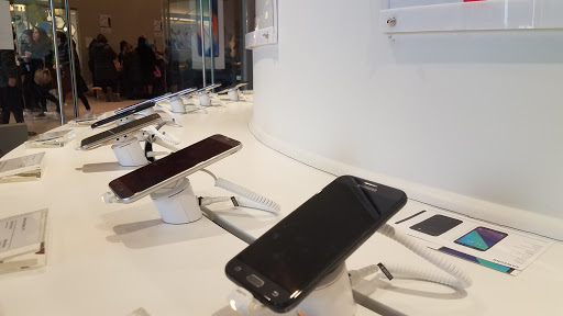 Cell Phone Store «Verizon Wireless, Ping Cellular», reviews and photos, 59 NY-59 #126, Monsey, NY 10952, USA