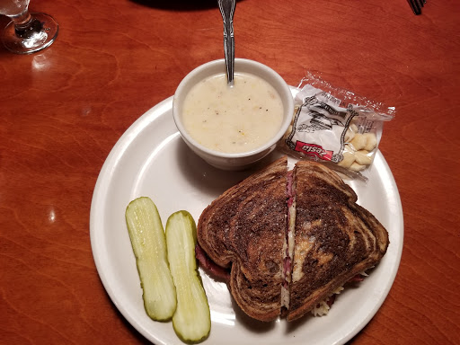 American Restaurant «Club Car», reviews and photos, 13435 University Ave #200, Clive, IA 50325, USA