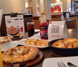 Pizza Hut Restaurant photo