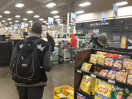 Shopping Mall «Gateway Shopping Center», reviews and photos, 9924 NE Halsey St, Portland, OR 97220, USA