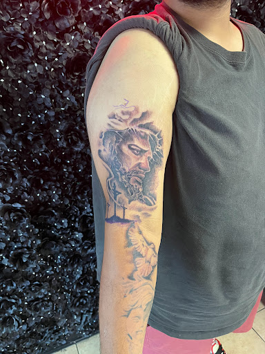 Explore circle tattoo ideas, creative tattoo ideas in Houston, available at 333 Tattoo Studio HTX