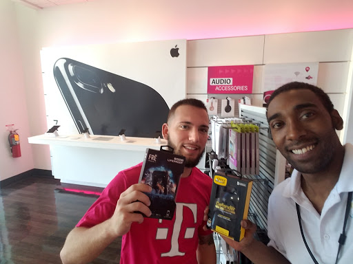Cell Phone Store «T-Mobile», reviews and photos, 663 E Aurora Rd, Macedonia, OH 44056, USA