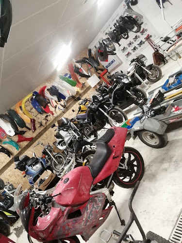 Magasin de pièces et d'accessoires pour motos Attitude Moto Casse Galgon