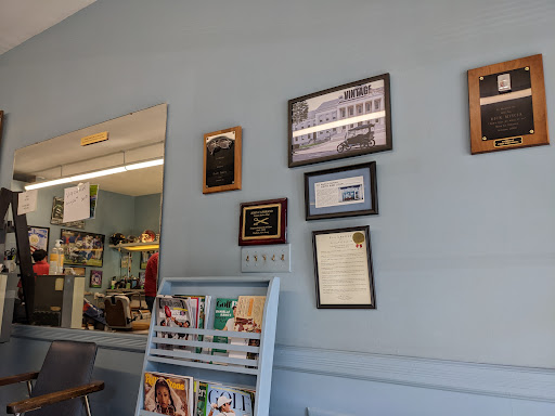 Barber Shop «Esquire Barber Shop», reviews and photos, 14 Park Ave, Madison, NJ 07940, USA