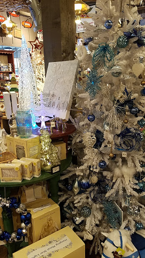 American Restaurant «Cracker Barrel Old Country Store», reviews and photos, 34 Tunnel Rd, Asheville, NC 28805, USA