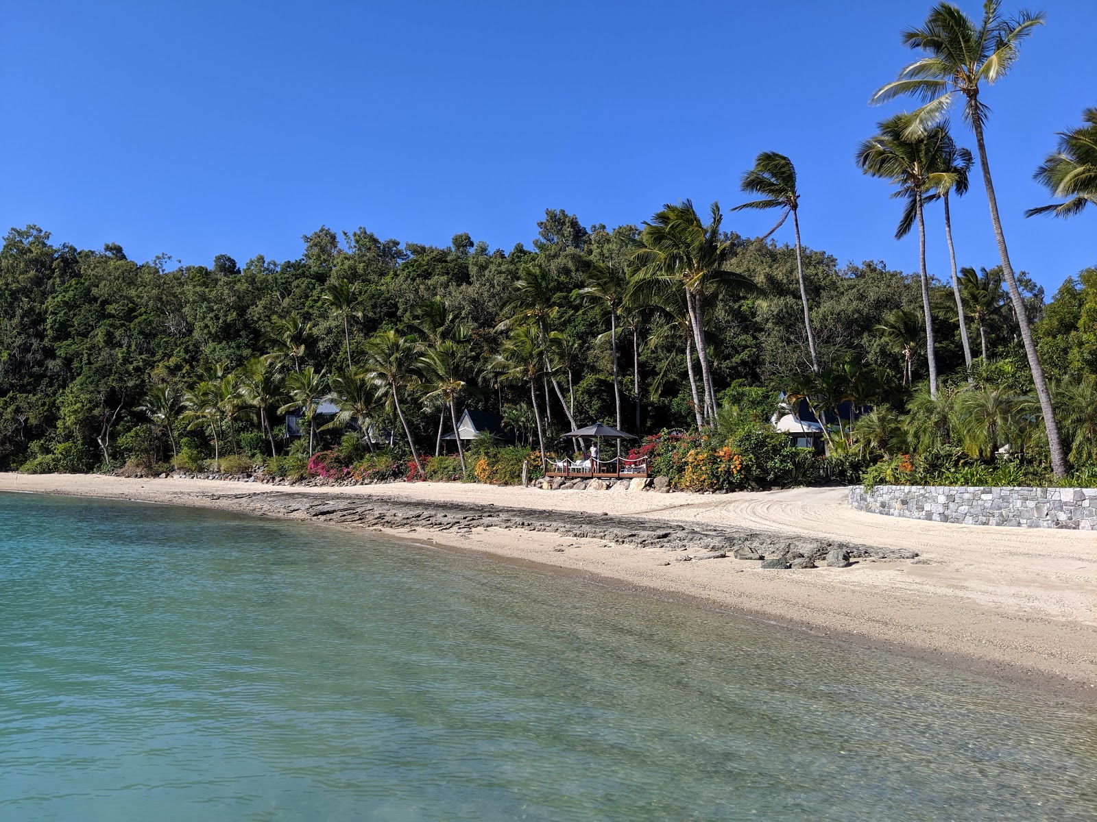 Photo de Palm Bay Beach entouré de montagnes