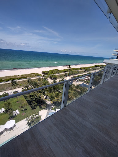 Luxury Hotel «Four Seasons Hotel at The Surf Club, Surfside, Florida», reviews and photos, 9101 Collins Ave, Surfside, FL 33154, USA