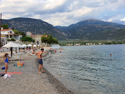 Zdjęcie Trizonia Beach z prosta linia brzegowa