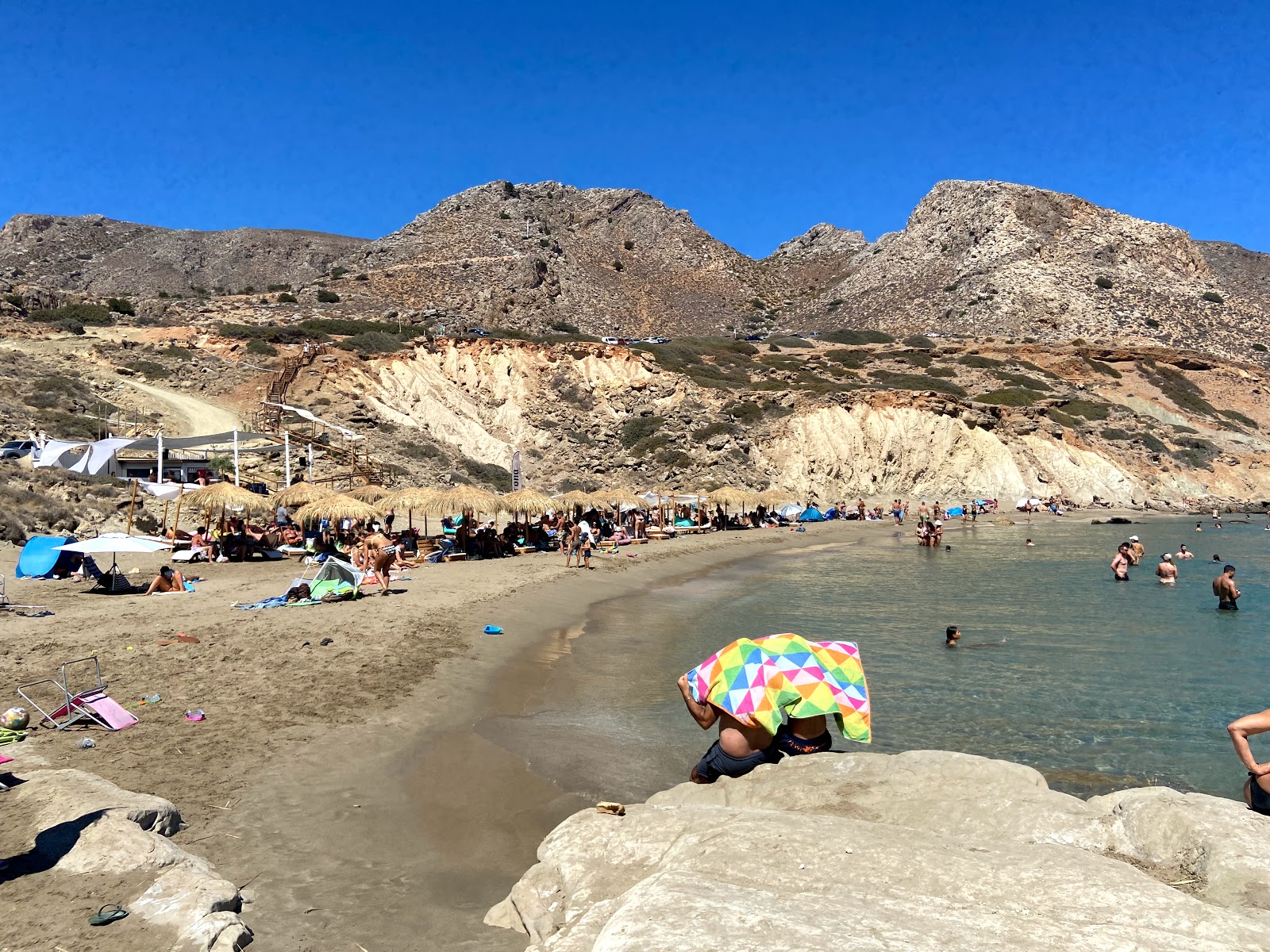 Foto de Ammoudi beach con cala pequeña