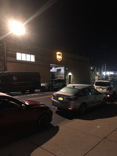 Shipping Service «UPS Customer Center», reviews and photos, 545 Brush Ave, Bronx, NY 10465, USA
