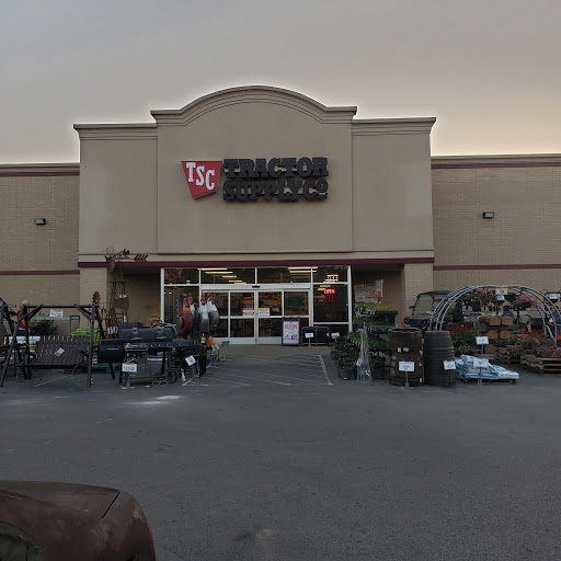 Home Improvement Store «Tractor Supply Co.», reviews and photos, 911 Center Point Rd, Hendersonville, TN 37075, USA