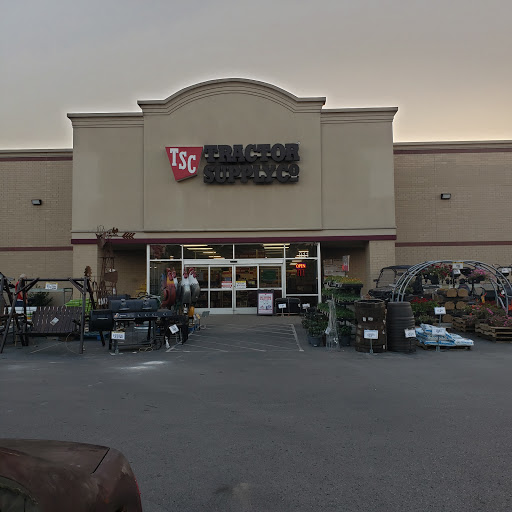 Home Improvement Store «Tractor Supply Co.», reviews and photos, 911 Center Point Rd, Hendersonville, TN 37075, USA