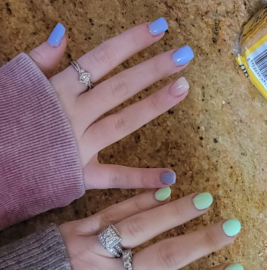 Golden Nails and Spa 31523