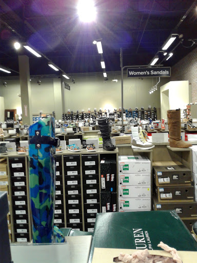 Shoe Store «DSW Designer Shoe Warehouse», reviews and photos, 970 N Milwaukee Ave, Lincolnshire, IL 60069, USA