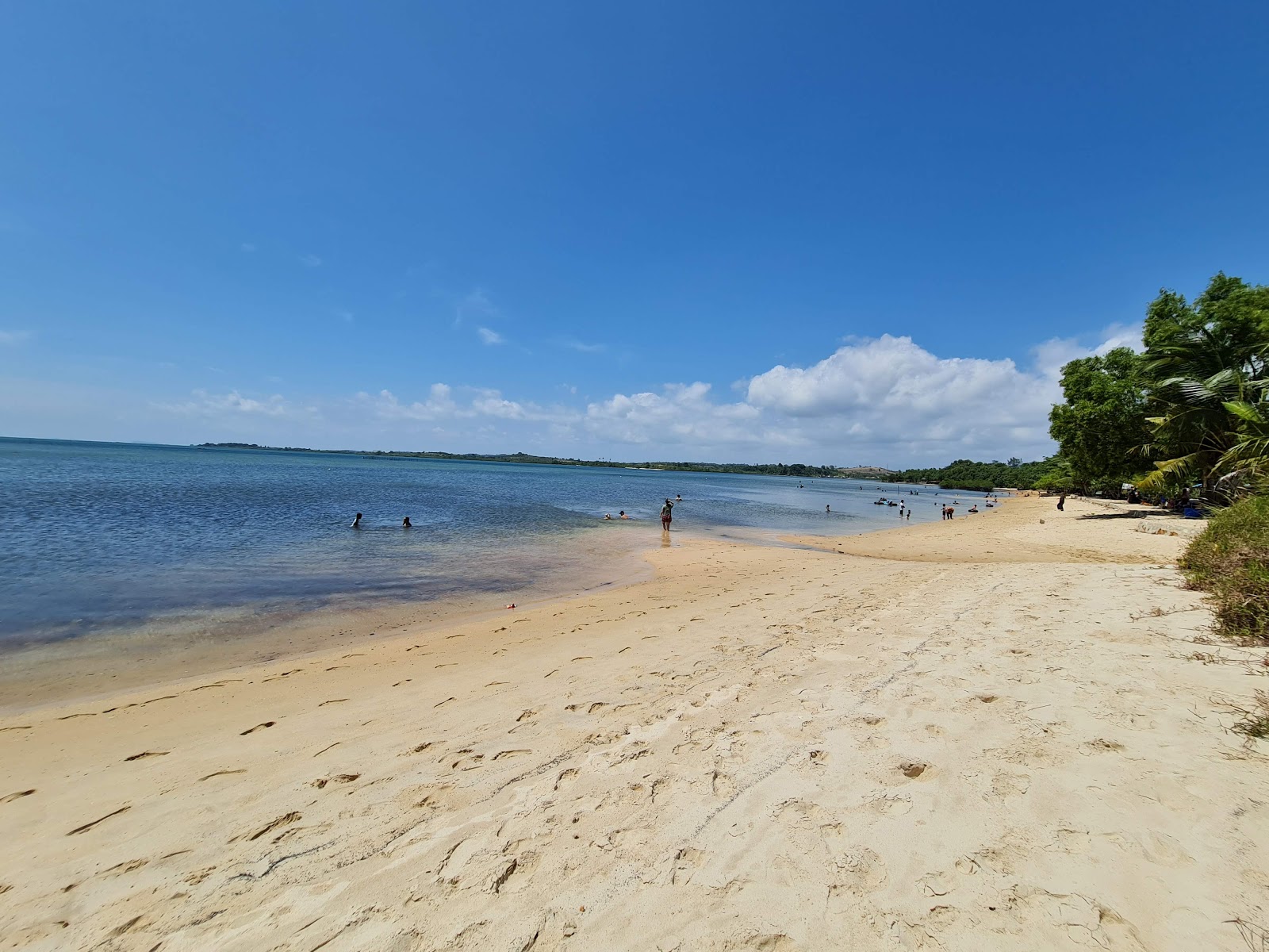 Foto van Zore Beach met helder zand oppervlakte