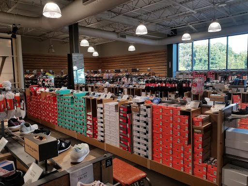 Shoe Store «DSW Designer Shoe Warehouse», reviews and photos, 10400 Old Georgetown Rd, Bethesda, MD 20814, USA