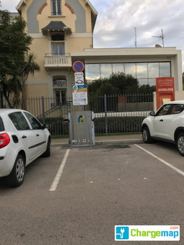 Borne de recharge de véhicules électriques RÉVÉO Charging Station Pézilla-la-Rivière