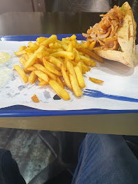 Plats et boissons du Restaurant de hamburgers Big Food Grillades Chickens Sandwichs Burger à Saint-Denis - n°1
