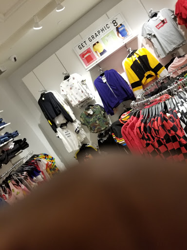 Clothing Store «Forever 21», reviews and photos, 211 King St, Charleston, SC 29401, USA