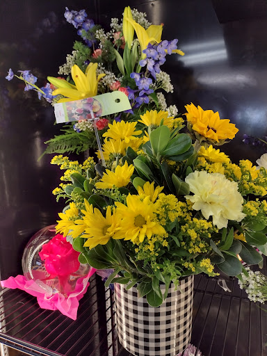 Florist «1-800-Flowers | Flowerama Windsor Heights», reviews and photos, 7301 University Ave, Windsor Heights, IA 50324, USA