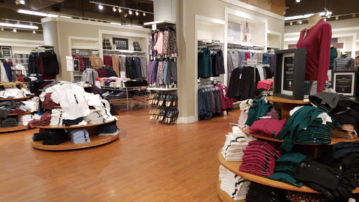 Clothing Store «Banana Republic», reviews and photos, 8200 Vineland Ave, Orlando, FL 32821, USA