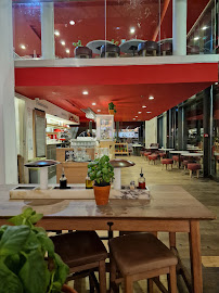 Atmosphère du Restaurant italien Vapiano - Pizza Pasta Bar à Marseille - n°4