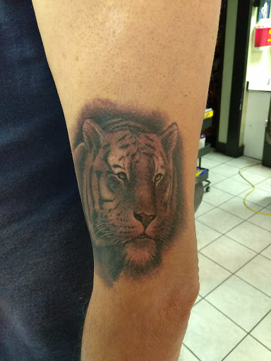 Tattoo Shop «Unlimited Tattoo», reviews and photos, 359 S Irwindale Ave, Azusa, CA 91702, USA