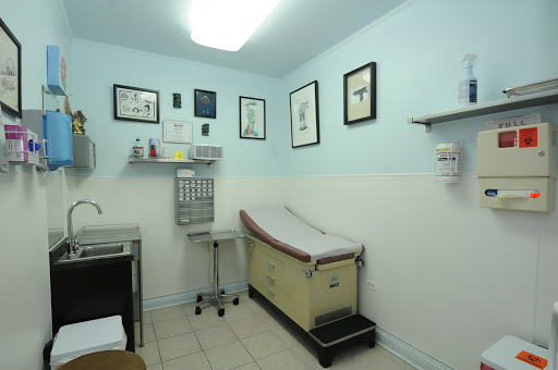 Tattoo Shop «Royal Flesh Tattoo and Piercing», reviews and photos, 4005 N Broadway St, Chicago, IL 60613, USA