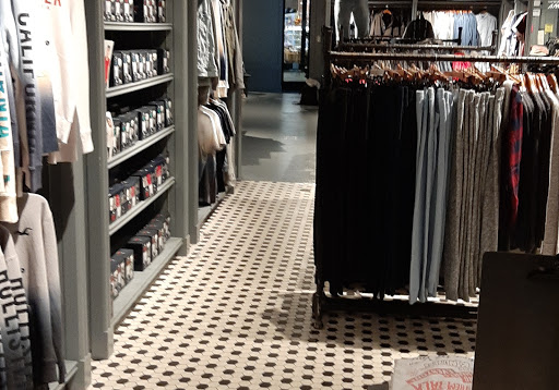 Clothing Store «Hollister Co.», reviews and photos, 647 Spectrum Center Dr, Irvine, CA 92618, USA