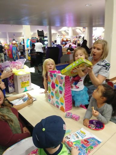 Shopping Mall «Evergreen Shopping Center», reviews and photos, 5015 Tacoma Mall Blvd, Tacoma, WA 98409, USA