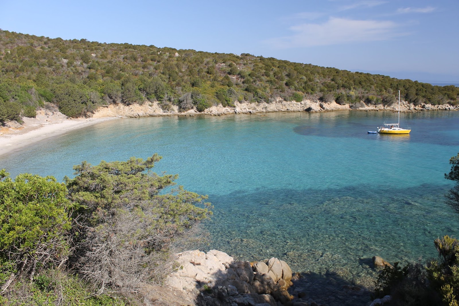 Foto van Spiaggia Macchia Mala met kleine baai