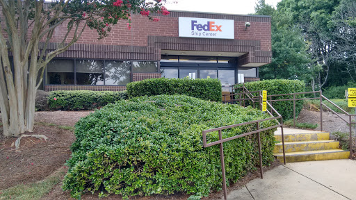 Shipping and Mailing Service «FedEx Ship Center», reviews and photos, 1190 N Wendover Rd, Charlotte, NC 28211, USA