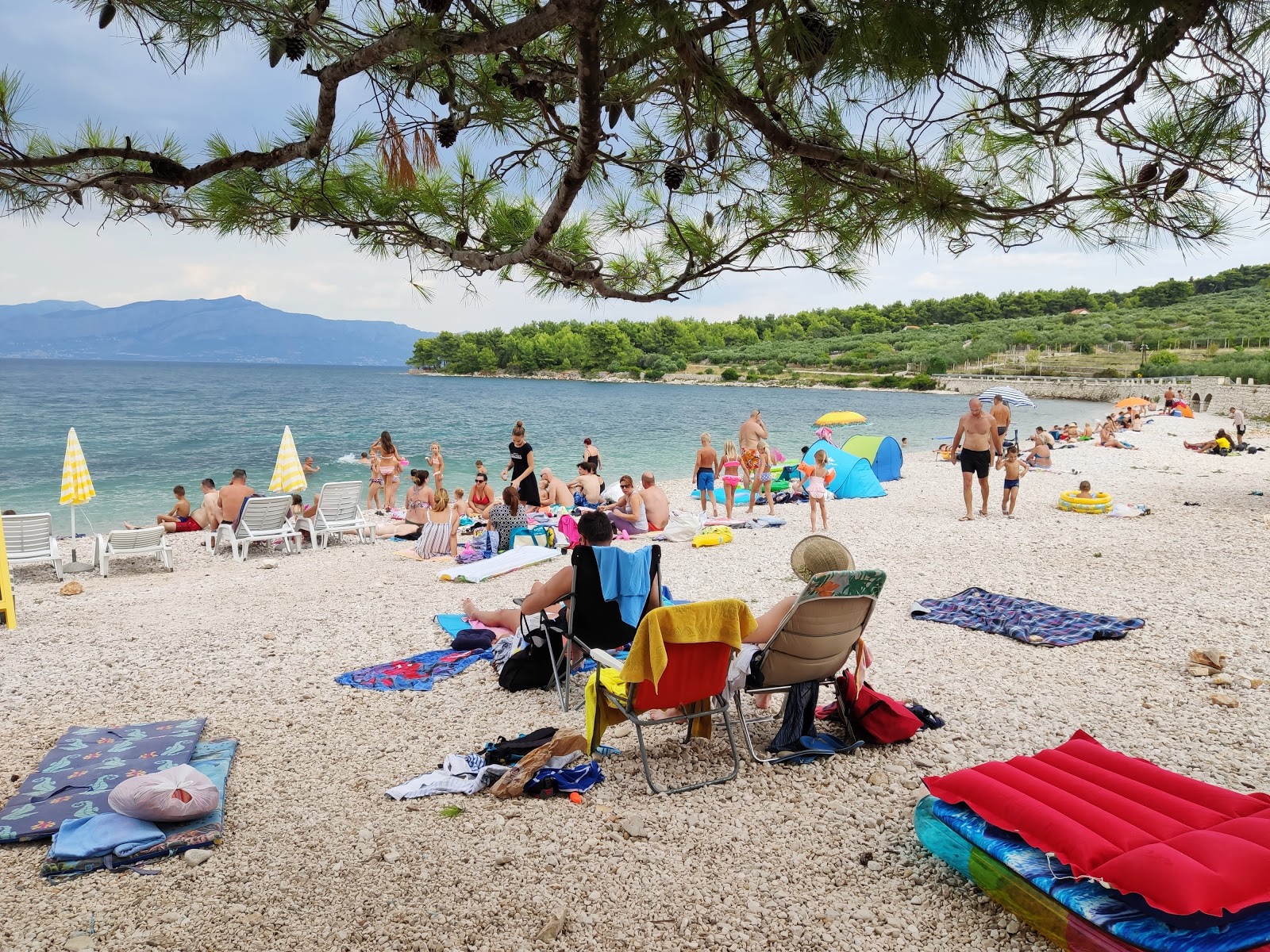 Photo de Babin Laz beach protégé par des falaises