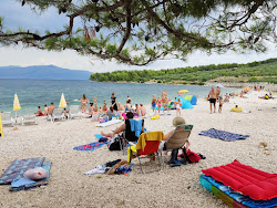 Babin Laz beach'in fotoğrafı uçurumlarla desteklenmiş