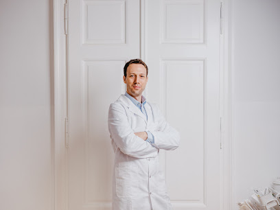 Prof. Dr. Benedikt Weber