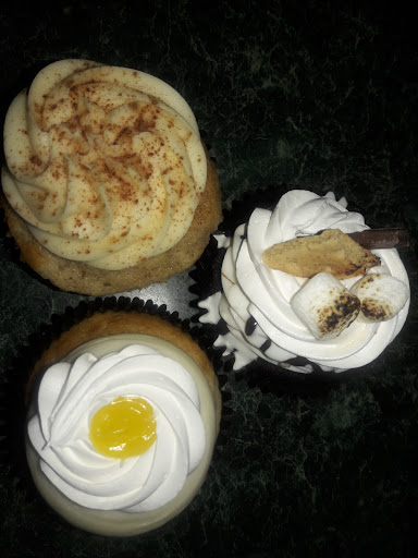 Cupcake Shop «Smallcakes: A Cupcakery of Naperville», reviews and photos, 115 E Ogden Ave #119, Naperville, IL 60563, USA