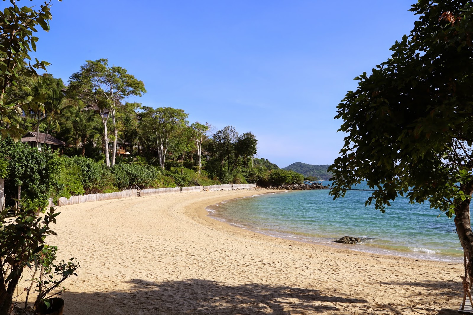 Foto de Six Sense Beach con arena beige superficie