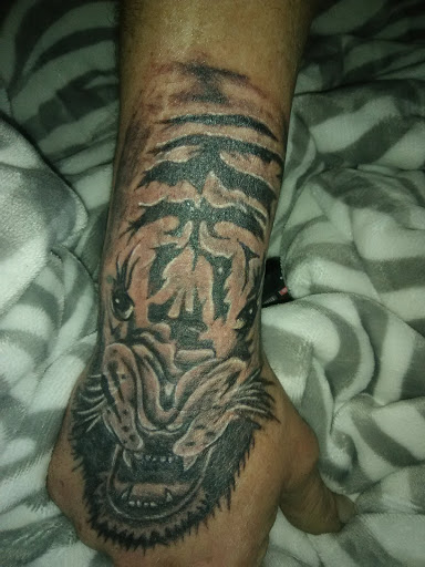 Tattoo Shop «Your Design Or Mine Tattoos», reviews and photos, 1993 Harrodsburg Rd, Lexington, KY 40504, USA