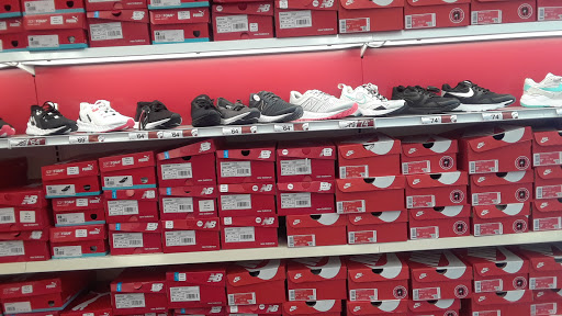 Shoe Store «Famous Footwear», reviews and photos, 2800 Campus Pkwy, Riverside, CA 92507, USA